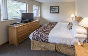 Alpine Comfort at Valhalla | Spacious Home with Easy Mountain Access - Whistler, Canada