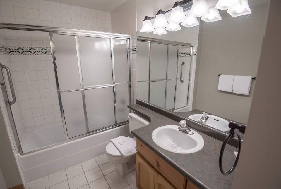 Alpine Comfort at Valhalla | Spacious Home with Easy Mountain Access - Whistler, Canada