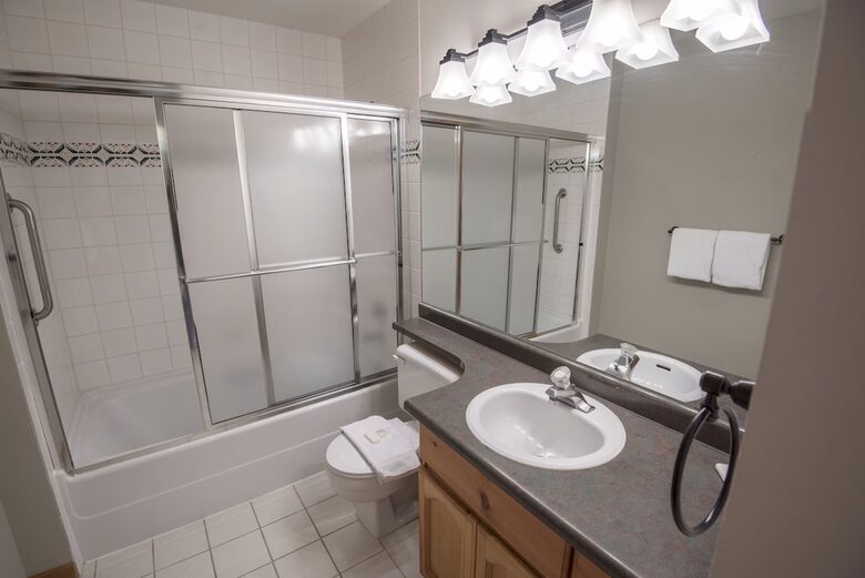 Alpine Comfort at Valhalla | Spacious Home with Easy Mountain Access - Whistler, Canada