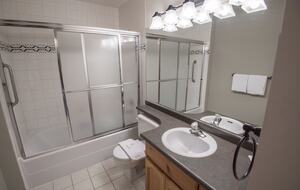 Alpine Comfort at Valhalla | Spacious Home with Easy Mountain Access - Whistler, Canada