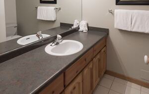 Alpine Comfort at Valhalla | Spacious Home with Easy Mountain Access - Whistler, Canada