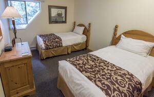 Alpine Comfort at Valhalla | Spacious Home with Easy Mountain Access - Whistler, Canada