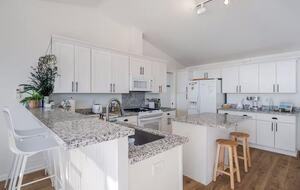 Whidbey Island Horizon Retreat | Modern Home with Expansive Views - Oak Harbor, Washington