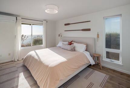 Whidbey Island Horizon Retreat | Modern Home with Expansive Views - Oak Harbor, Washington