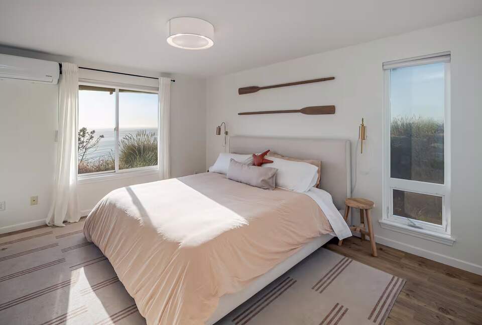 Whidbey Island Horizon Retreat | Modern Home with Expansive Views - Oak Harbor, Washington