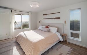 Whidbey Island Horizon Retreat | Modern Home with Expansive Views - Oak Harbor, Washington