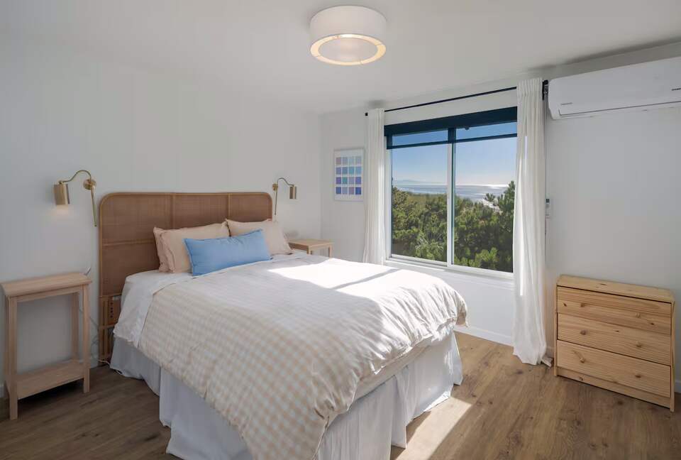 Whidbey Island Horizon Retreat | Modern Home with Expansive Views - Oak Harbor, Washington