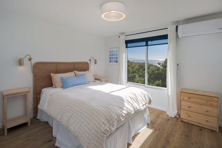 Whidbey Island Horizon Retreat | Modern Home with Expansive Views - Oak Harbor, Washington