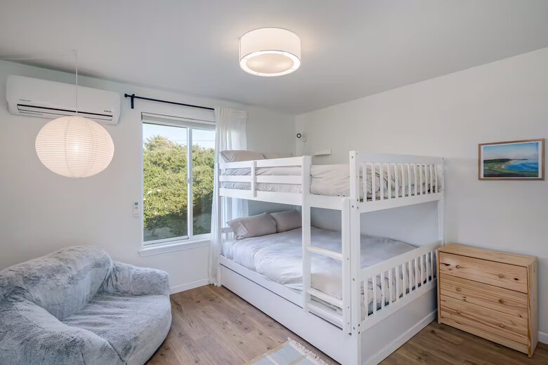 Whidbey Island Horizon Retreat | Modern Home with Expansive Views - Oak Harbor, Washington