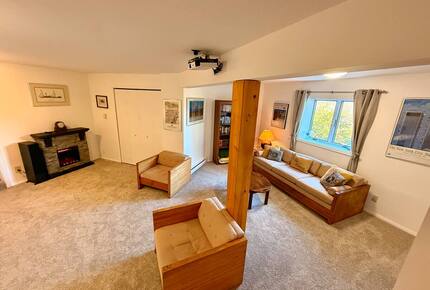 Cozy Mountain Stay with Short 5 Minute Walk to the Slopes - Hunter, New York