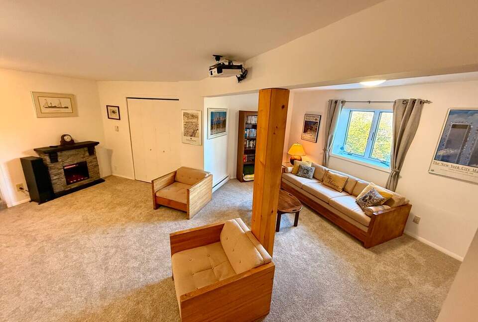 Cozy Mountain Stay with Short 5 Minute Walk to the Slopes - Hunter, New York