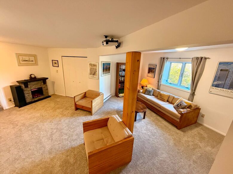 Cozy Mountain Stay with Short 5 Minute Walk to the Slopes - Hunter, New York