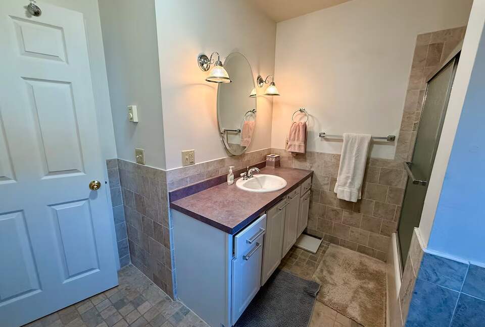 Cozy Mountain Stay with Short 5 Minute Walk to the Slopes - Hunter, New York