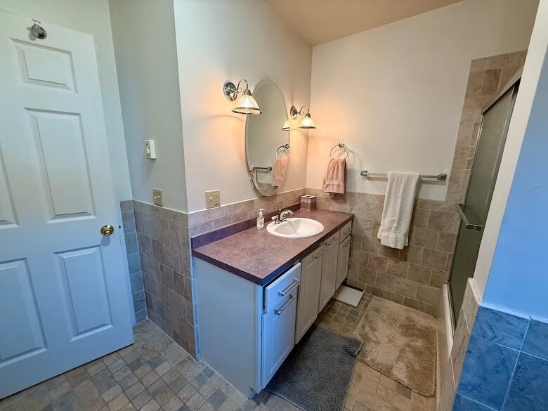 Cozy Mountain Stay with Short 5 Minute Walk to the Slopes - Hunter, New York