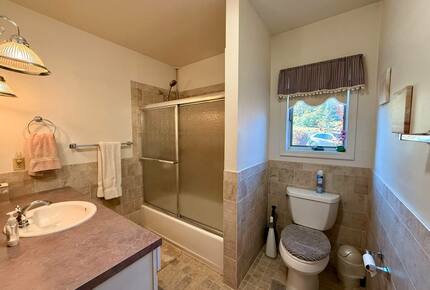 Cozy Mountain Stay with Short 5 Minute Walk to the Slopes - Hunter, New York