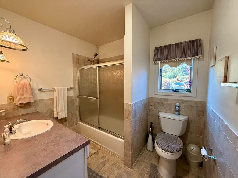 Cozy Mountain Stay with Short 5 Minute Walk to the Slopes - Hunter, New York