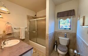 Cozy Mountain Stay with Short 5 Minute Walk to the Slopes - Hunter, New York