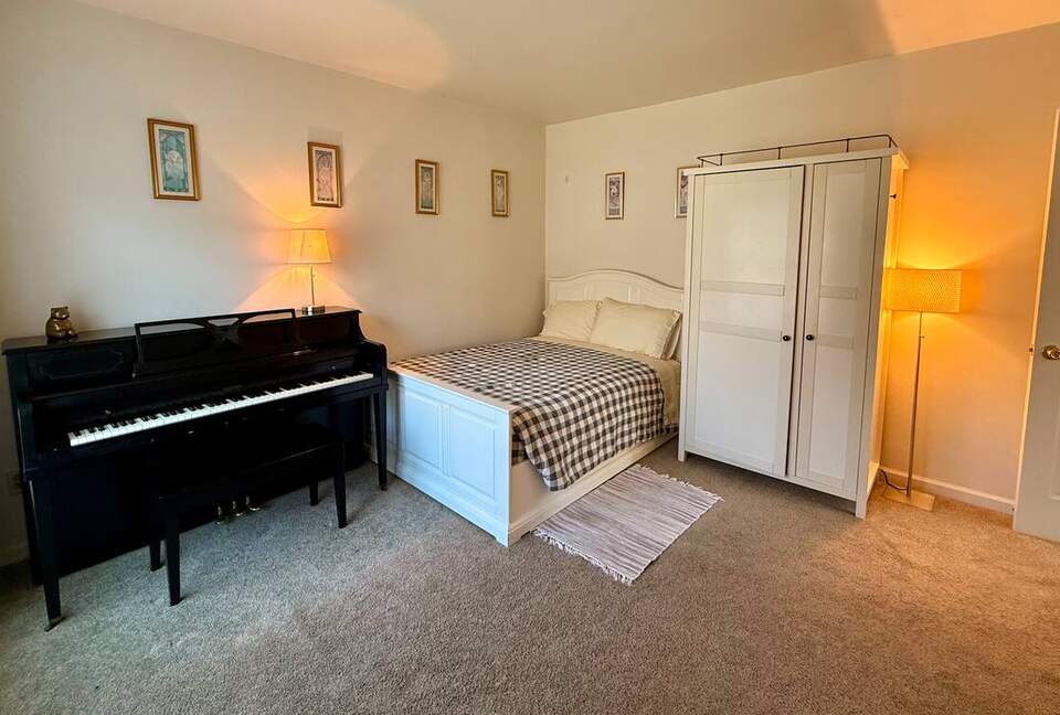 Cozy Mountain Stay with Short 5 Minute Walk to the Slopes - Hunter, New York