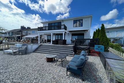 Waterfront Coastal Retreat on Barnegat Bay - Brick, New Jersey
