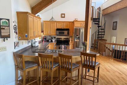 Cozy Mountain Stay with Short 5 Minute Walk to the Slopes - Hunter, New York