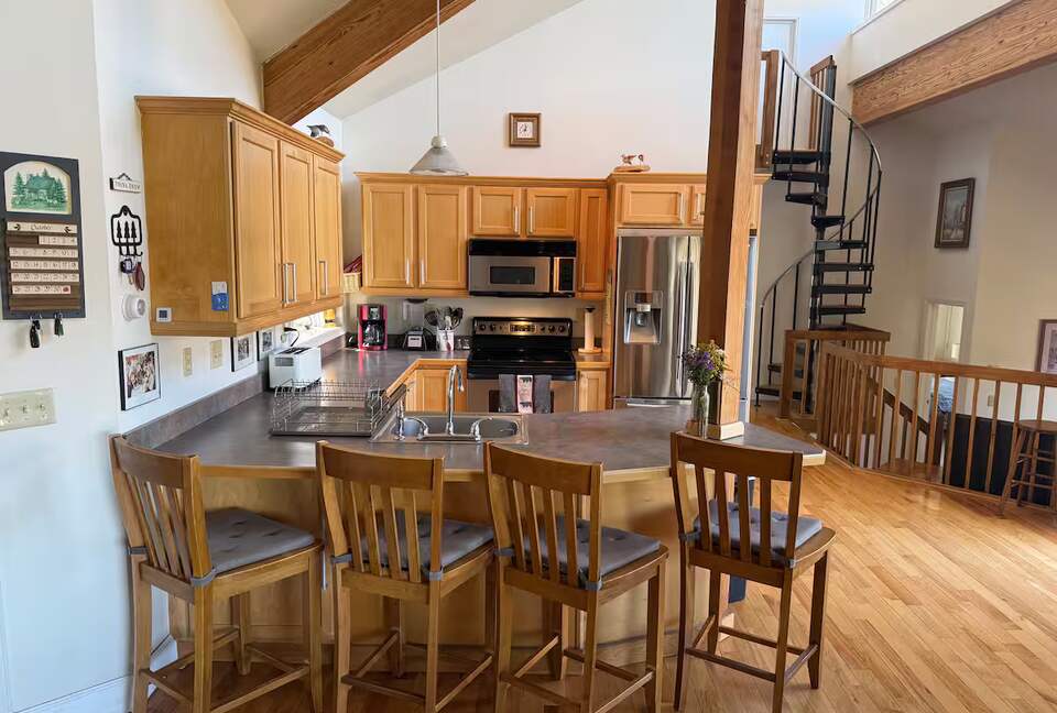 Cozy Mountain Stay with Short 5 Minute Walk to the Slopes - Hunter, New York