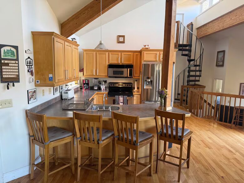 Cozy Mountain Stay with Short 5 Minute Walk to the Slopes - Hunter, New York