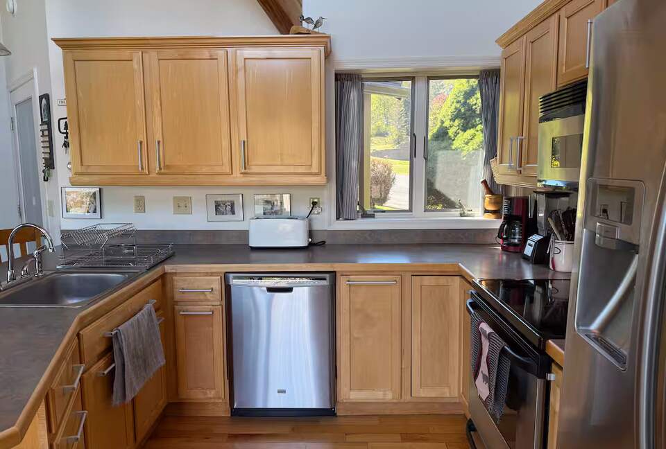 Cozy Mountain Stay with Short 5 Minute Walk to the Slopes - Hunter, New York