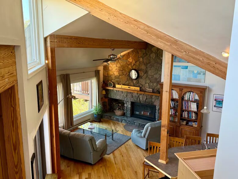 Cozy Mountain Stay with Short 5 Minute Walk to the Slopes - Hunter, New York