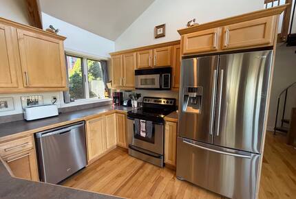 Cozy Mountain Stay with Short 5 Minute Walk to the Slopes - Hunter, New York