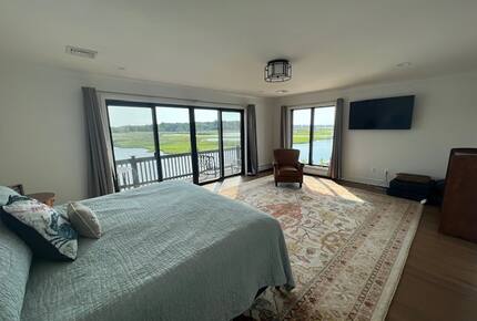 Waterfront Coastal Retreat on Barnegat Bay - Brick, New Jersey