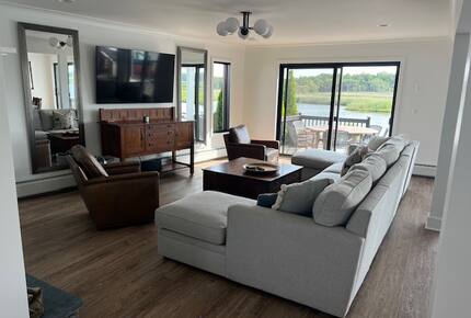Waterfront Coastal Retreat on Barnegat Bay - Brick, New Jersey