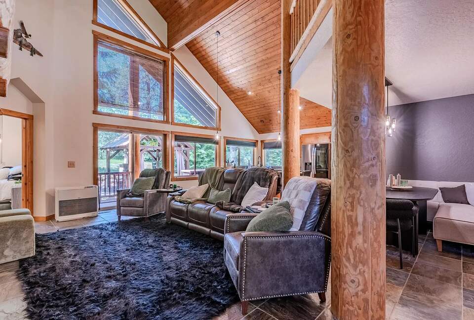 Timber Circle Retreat | Cozy Woodland Home Near Lake of the Woods - Klamath Falls, Oregon
