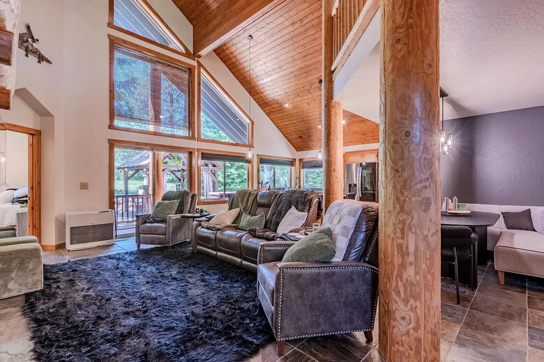 Timber Circle Retreat | Cozy Woodland Home Near Lake of the Woods - Klamath Falls, Oregon