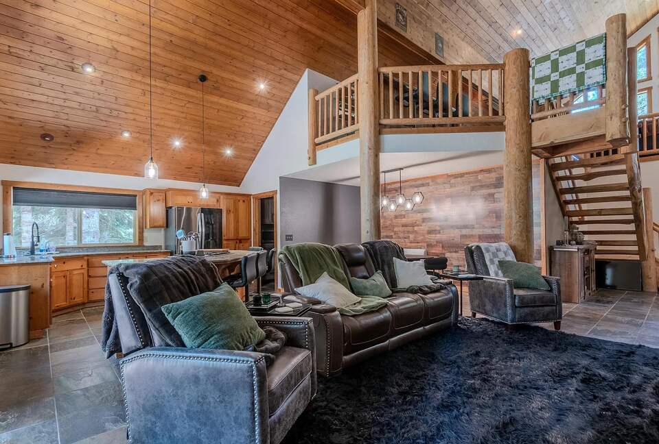 Timber Circle Retreat | Cozy Woodland Home Near Lake of the Woods - Klamath Falls, Oregon