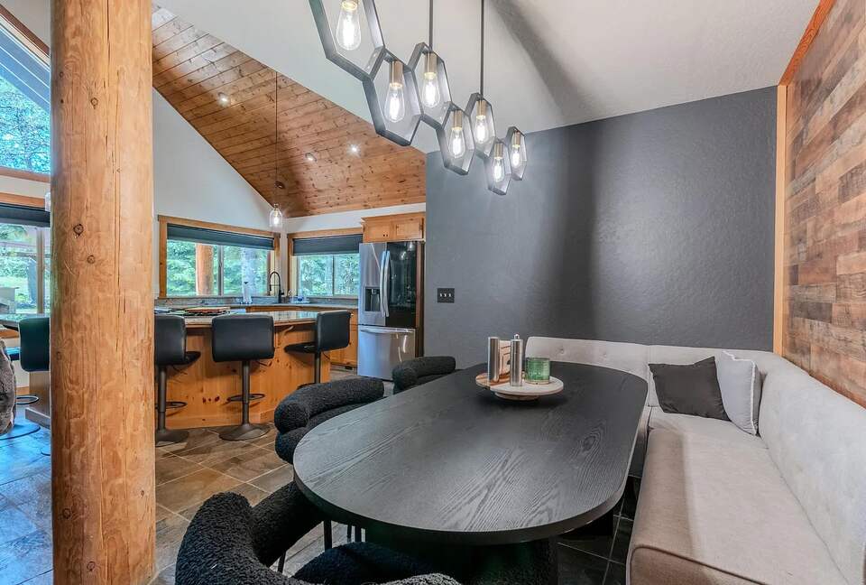 Timber Circle Retreat | Cozy Woodland Home Near Lake of the Woods - Klamath Falls, Oregon