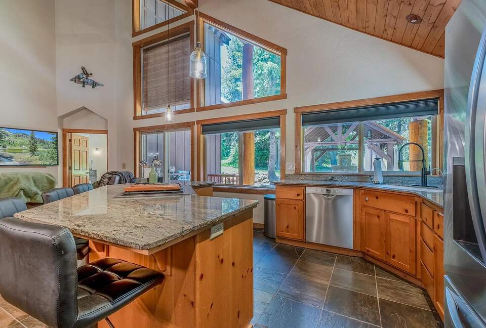 Timber Circle Retreat | Cozy Woodland Home Near Lake of the Woods - Klamath Falls, Oregon