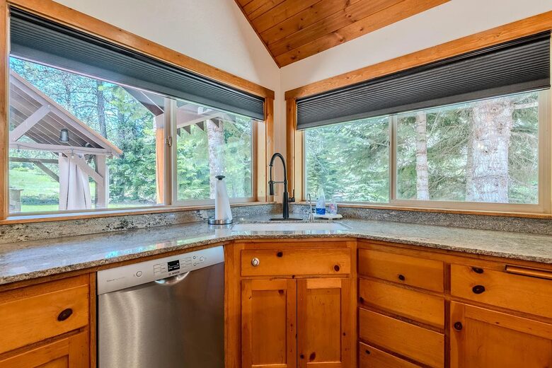 Timber Circle Retreat | Cozy Woodland Home Near Lake of the Woods - Klamath Falls, Oregon