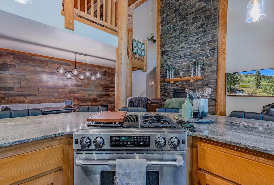 Timber Circle Retreat | Cozy Woodland Home Near Lake of the Woods - Klamath Falls, Oregon