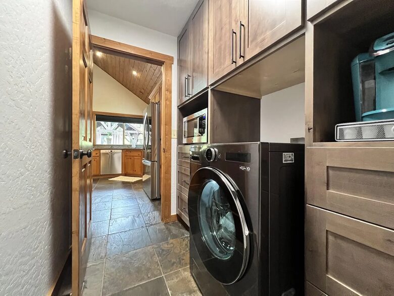 Timber Circle Retreat | Cozy Woodland Home Near Lake of the Woods - Klamath Falls, Oregon