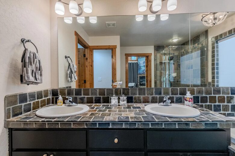 Timber Circle Retreat | Cozy Woodland Home Near Lake of the Woods - Klamath Falls, Oregon