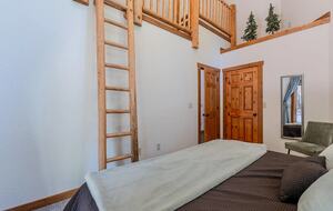 Timber Circle Retreat | Cozy Woodland Home Near Lake of the Woods - Klamath Falls, Oregon