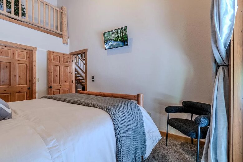 Timber Circle Retreat | Cozy Woodland Home Near Lake of the Woods - Klamath Falls, Oregon