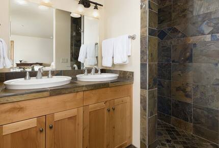 Equity Residences, Ski-In/Ski-Out Chalet at Big Sky Resort - Big Sky, Montana