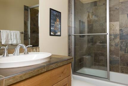 Equity Residences, Ski-In/Ski-Out Chalet at Big Sky Resort - Big Sky, Montana