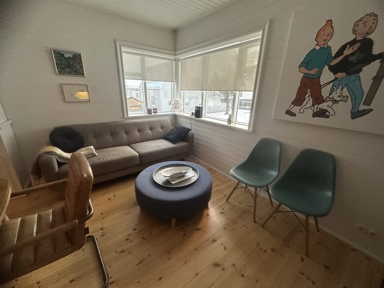 Inviting Town-Center residence With Cozy Lower Lounge - Akureyri, Iceland