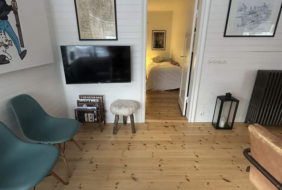 Inviting Town-Center residence With Cozy Lower Lounge - Akureyri, Iceland