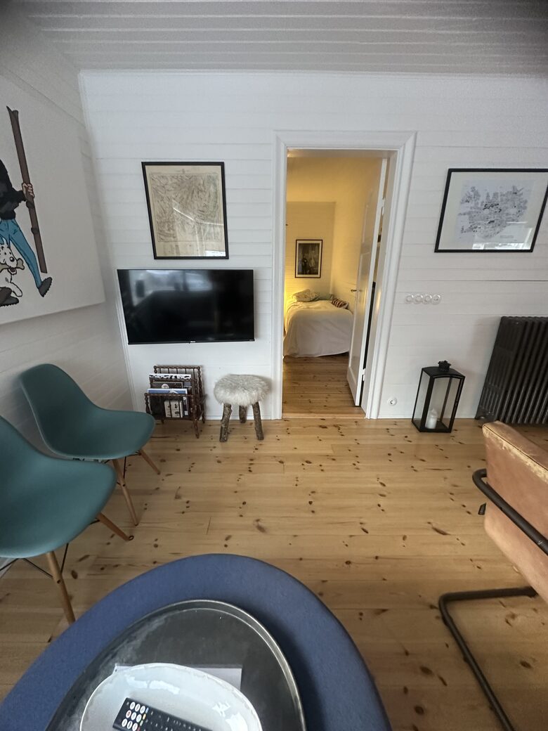 Inviting Town-Center residence With Cozy Lower Lounge - Akureyri, Iceland