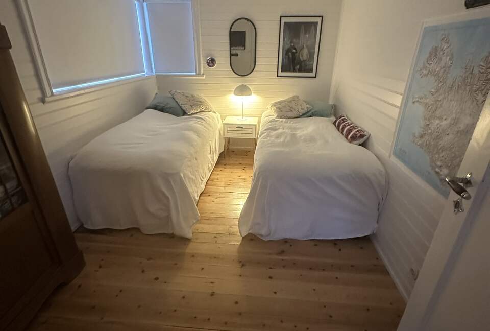 Inviting Town-Center residence With Cozy Lower Lounge - Akureyri, Iceland