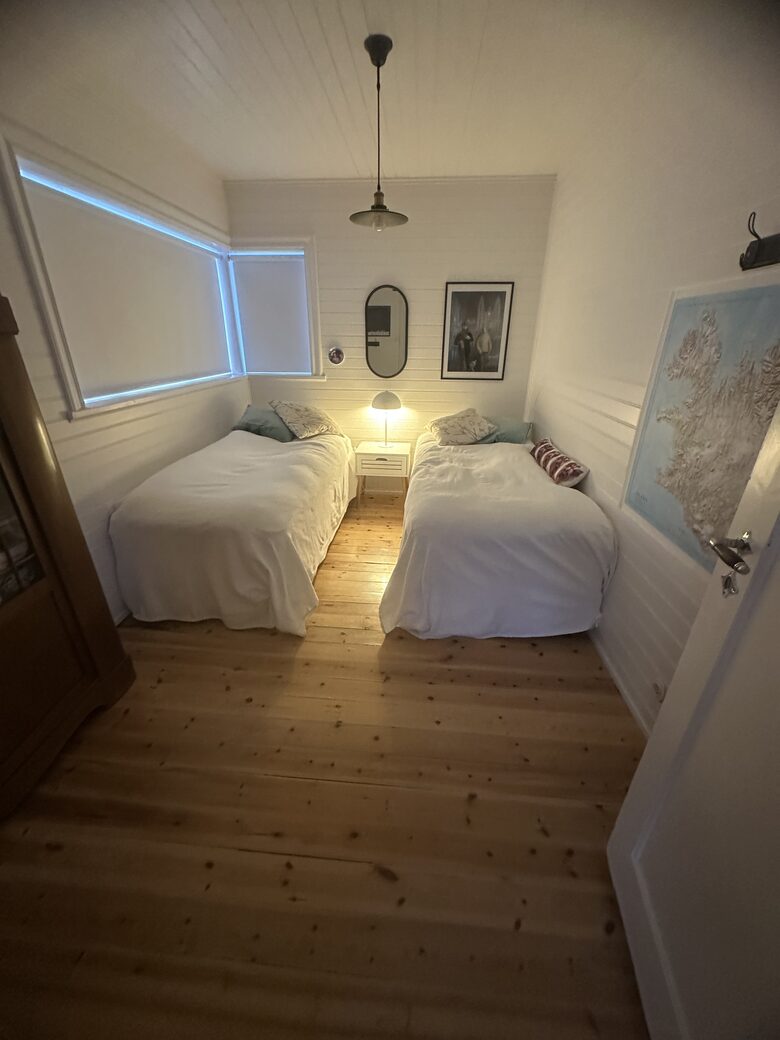 Inviting Town-Center residence With Cozy Lower Lounge - Akureyri, Iceland