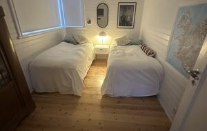 Inviting Town-Center residence With Cozy Lower Lounge - Akureyri, Iceland